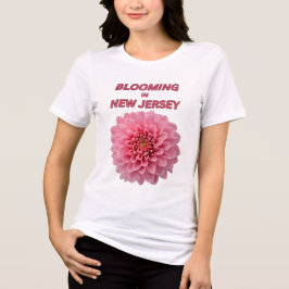 VACKER I ROSA KRYSANTEMUM VIT BLOMSTERSKVÄLTA KVIN T SHIRT