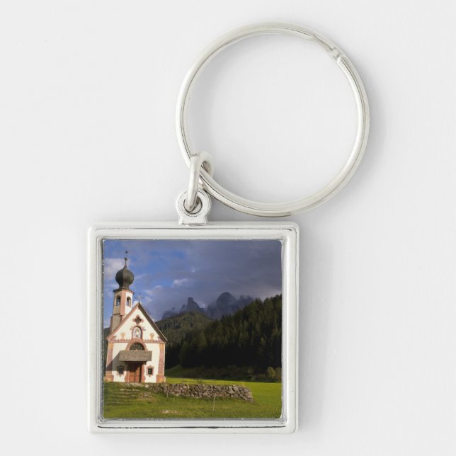 Vacker isolerad enslig kyrka kallad Rainui Fyrkantig Silverfärgad Nyckelring (Framsidan)