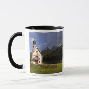 Vacker isolerad enslig kyrka kallad Rainui Mugg