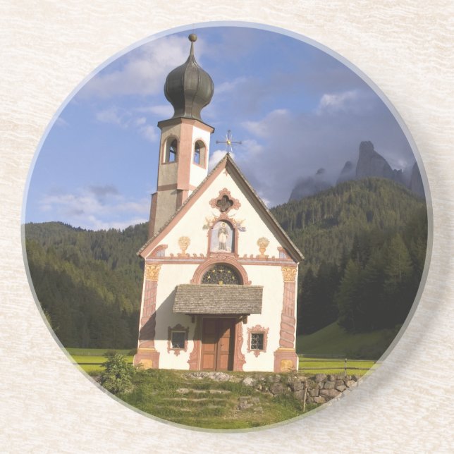 Vacker isolerad enslig kyrka kallad Rainui Underlägg (Framsidan)