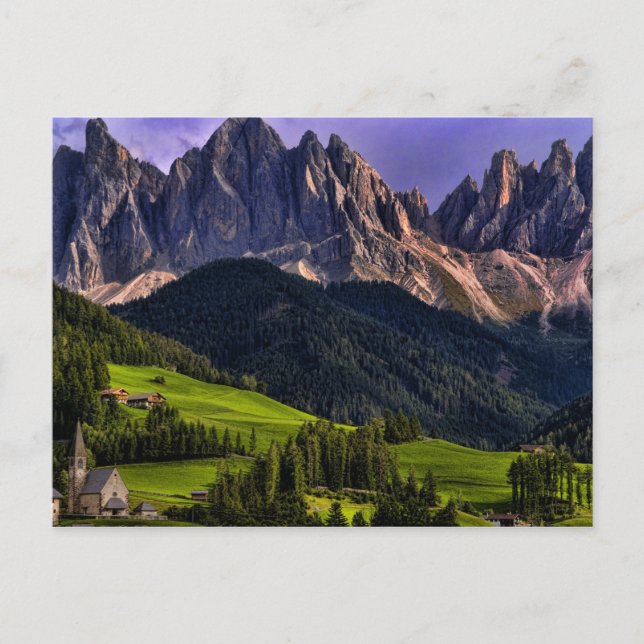 Vacker isolerad enslig kyrka St Maddalena Vykort (Framsida)