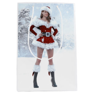 Vacker julkvinna över Vinter Snö