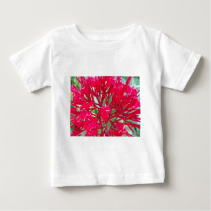 Vacker Kaleidoskop av Colorful Red Milkweed T-shirt
