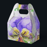 Vacker lila Viola Blommig Bröllopstårta Förpacknin Presentaskar<br><div class="desc">Vacker Viola Blommig blommor Bröllopstårta Förpackningslådor,  Helt Anpassningsbara. Designad utifrån en av mina akvarellmålningar.</div>