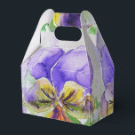 Vacker lila Viola blomsterbröllopstårta presentför Presentaskar<br><div class="desc">Vacker viola blomsterbröllopstårta presentförpackningar,  helt anpassningsbara. Designad utifrån en av mina akvarellmålningar.</div>