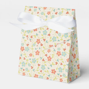 Vacker ljus vårblomma biege presentaskar