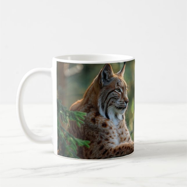 Vacker lodjur som slappnar av på en sten kaffemugg (Vänster)