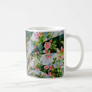 Vacker med rosa röd ros blommigt kaffemugg