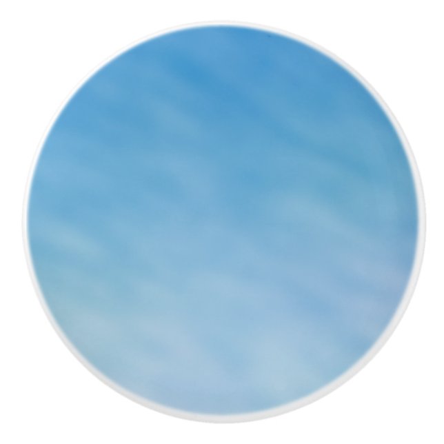 Vacker mjuk blå himmel med drömlika moln knopp (Framsidan)