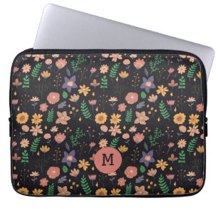 Vacker modernt mörkt blommigt mönster monogram laptop fodral