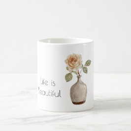 Vacker persikros i vas kaffemugg