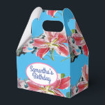 Vacker Rosa Lily Blommig Bröllopstårtfavoritlåda Presentaskar<br><div class="desc">Vackra rosa Lily Blommiga blommor Bröllopstårtfavorit lådor,  med helt anpassningsbart namn. Designad utifrån en av mina akvarellmålningar.</div>