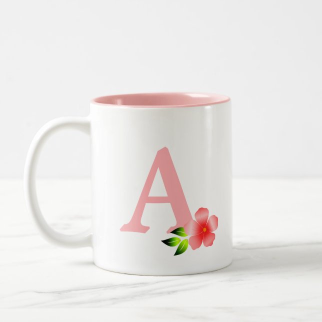 Vacker rosa monogram med blomma på vit Två-Tonad mugg (Vänster)