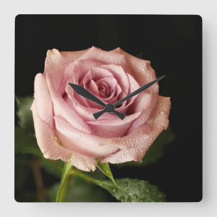 vacker rosa ros fyrkantig klocka
