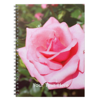 vacker rosa rosblomma med söta hjärtan anteckningsbok med spiral