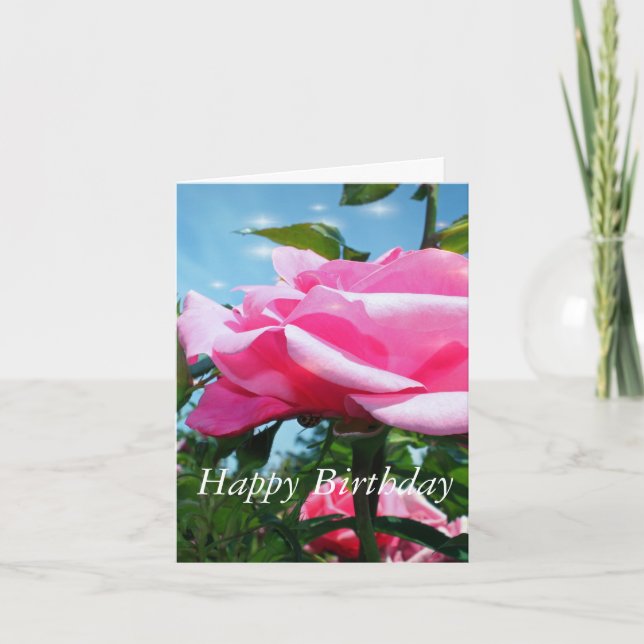 Vacker rosa rosblomma och gröna blad i blått kort (Framsida)