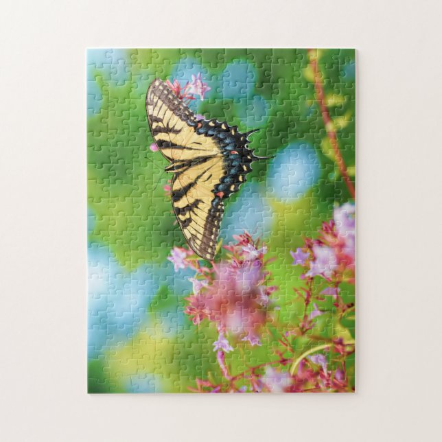 Vacker Sallowtail-fjäril på söt blommor Pussel (Vertikal)