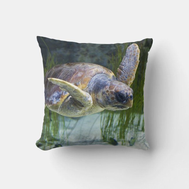 Vacker Sea Turtle Swimming Kudde (Framsida)