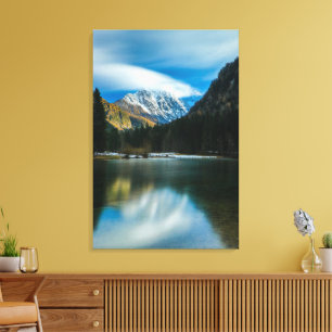 Vacker sjö med berg i Zgornje Jezersko Canvastryck