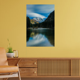 Vacker sjö med berg Zgornje Jezersko Slo Poster