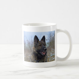 vacker svart och tan tysk schäferhund valp kaffemugg
