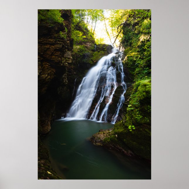 Vacker vattenfall med solsken glöd poster (Framsidan)