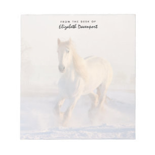 Vacker White Horse Galloping i Snö Anteckningsblock
