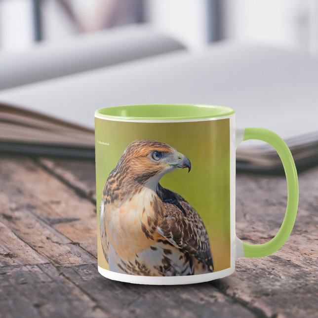 Vacker Young Red-Tails Hawk Mugg (Beautiful Young Red-Tailed Hawk 11 oz Coffee Mug Cover Photo.)