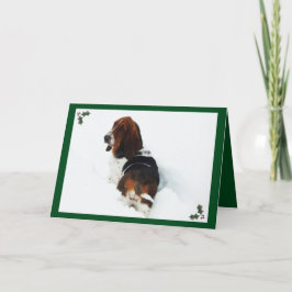 Vackert Basset i Snö på julkort med holly Helgkort