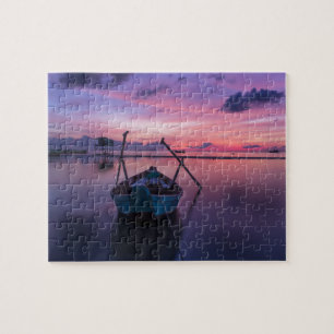 Vackert Beach Sunset med Paddle Boat Lila Himlar Pussel
