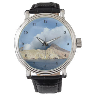 Vackert berg Volcano Över Vatten Wrist Watch Armbandsur