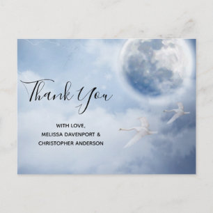 Vackert Blå himmel med flygande Svanar Vykort