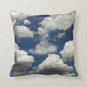 Vackert Blå himmel med Puffy Clouds Pillow Kudde