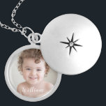 Vackert Boy Photo Birthday julgåva Berlockhalsband<br><div class="desc">Vackert Boy Photo Birthday jul Gift Locket Necklace Barn</div>