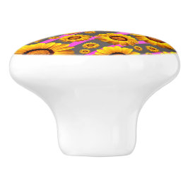 Vackert gula blommor på grått, rosa rand knopp