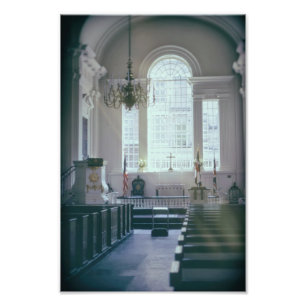 Vackert kyrka Insida Sunlit Room with Pews Fototryck