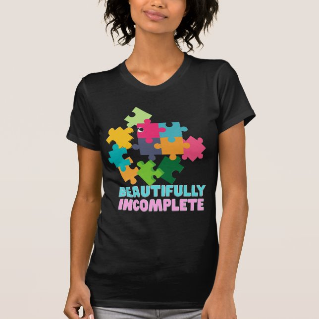 Vackert Ofullständig Färgrik Pusselbit T Shirt (Framsida)