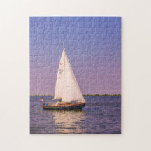 Vackert segelbåt vid solnedgången, Nederländerna