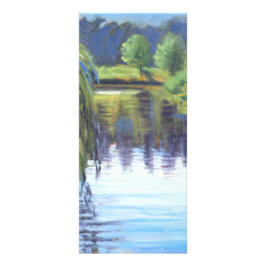 Vackert symtomatisk minnesscen i skogsparken reklamkort