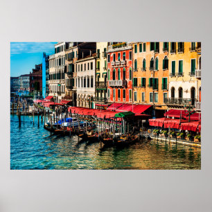 Vackert utseende på vatten gata och gamla byggnad  poster