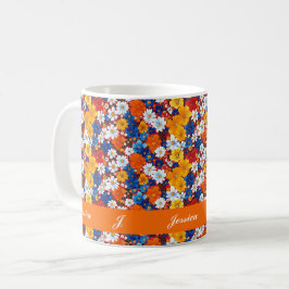 Vackert vårfärgat blommigt flickaktigt vildblomste kaffemugg