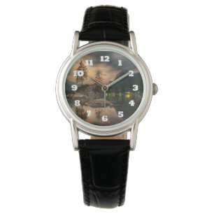 Vackra berget Sjö i kvällsfotot Armbandsur