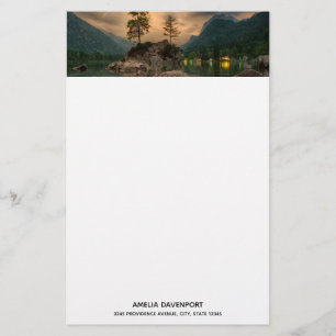 Vackra berget Sjö i kvällsfotot Brevpapper