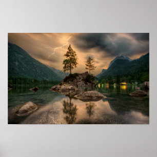 Vackra berget Sjö i kvällsfotot Poster