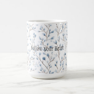 Vackra blå vita blommor kaffemugg