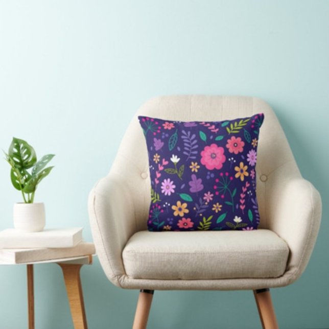 Vackra blommor och Löv Modern Kudde (Skapare uppladdad)