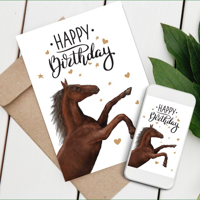 Vackra bruna hästar födelsekort kort (Beautiful brown horse rearing, lettering Happy Birthday with golden stars and hearts)