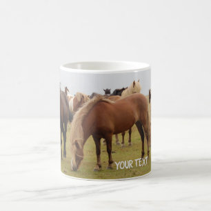 Vackra bruna hästar kaffemugg