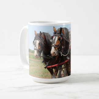 Vackra clydesdale-hästar kaffemugg