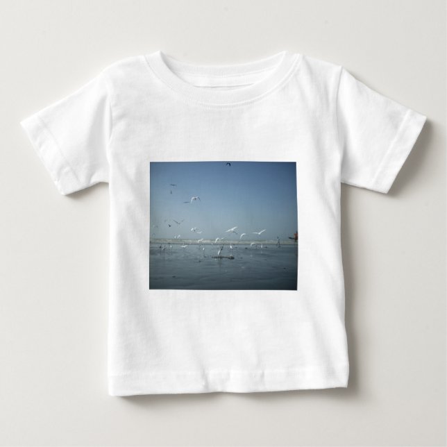 Vackra Cranes som flyger över Vatten Nature's Ball Tee (Framsida)